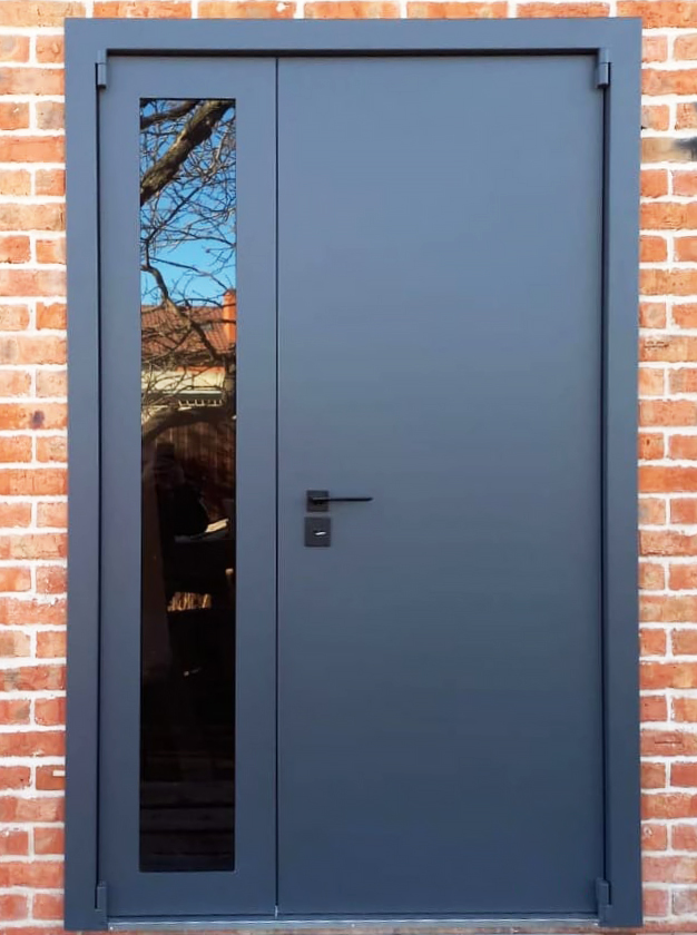 Полуторная дверь с порошковым окрасом RAL-7021 снаружи