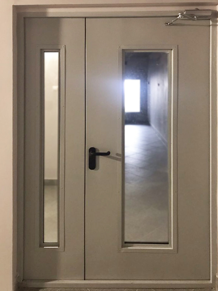 Стальная тамбурная дверь со стеклом ЛД-432